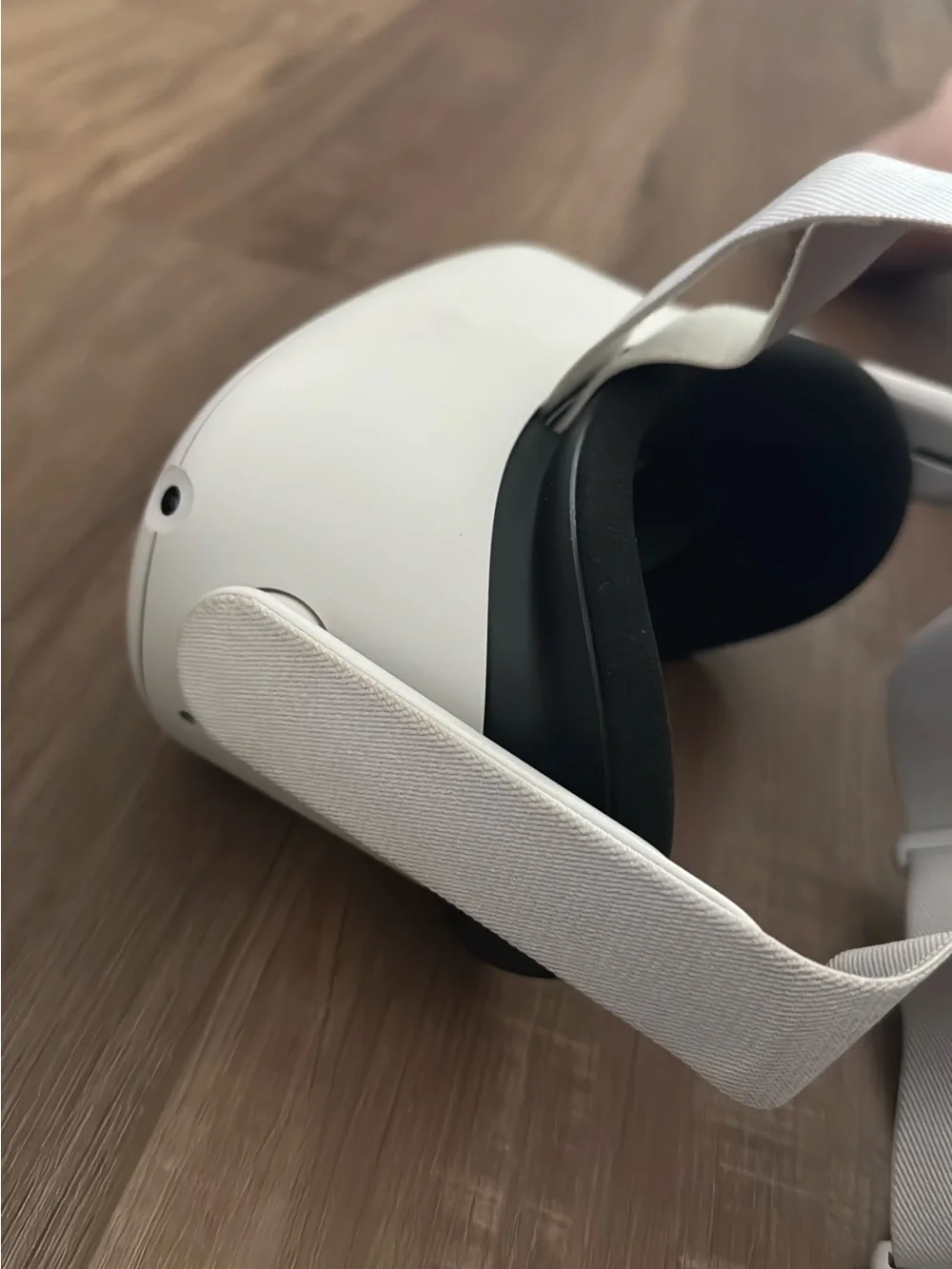 Meta 2Wireless VR Headset with White Controllers - Comfortable Immersive VR